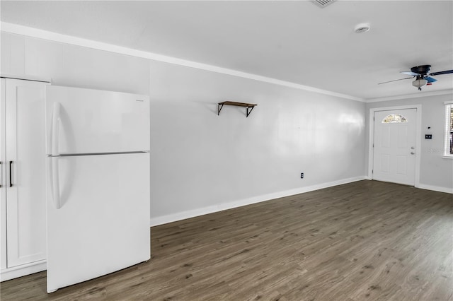 entryway featuring a ceiling fan, baseboards, crown molding, and wood finished floors