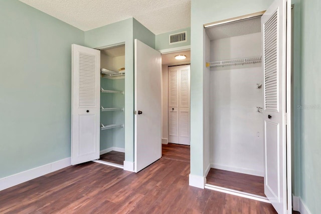 1400 Pine Glen Ln Unit B2, Tarpon Springs, FL 34688 - unfurnished bedroom with baseboards, wood finished floors, visible vents, and a closet