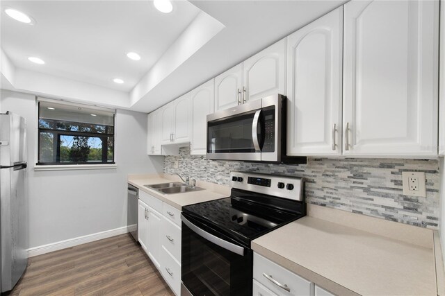 782 Village Lake Ter N Unit 102, Saint Petersburg, FL 33716 - kitchen featuring stainless steel appliances, a sink, baseboards, tasteful backsplash, and recessed lighting