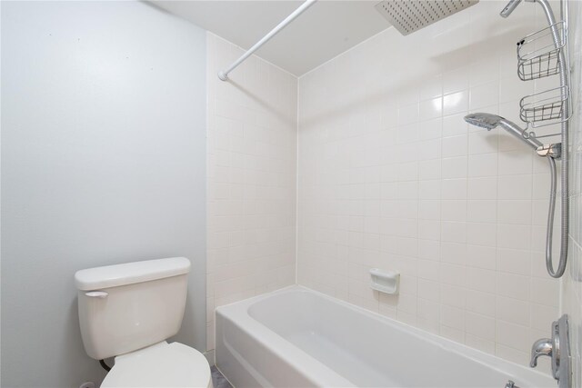 782 Village Lake Ter N Unit 102, Saint Petersburg, FL 33716 - full bath featuring toilet and bathtub / shower combination