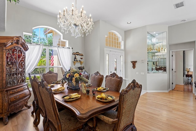 dining area with visible vents, a healthy amount of sunlight, and light wood-style flooring