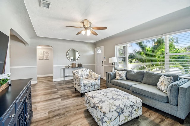 6207 Gulfport Blvd S, Gulfport, FL 33707 - living area featuring wood finished floors, ceiling fan, arched walkways, baseboards, and visible vents