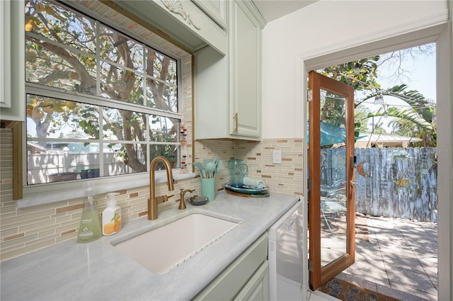 bar with a sink, decorative backsplash, and dishwasher