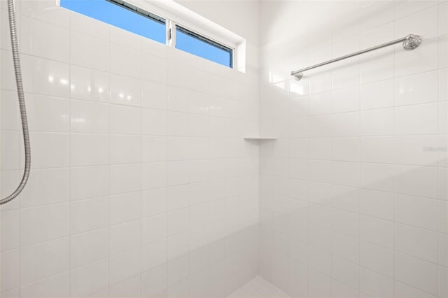 full bath featuring tiled shower