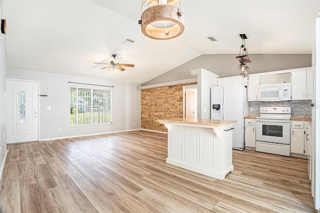 12129 Meadow Ln, San Antonio, FL 33576 - kitchen featuring vaulted ceiling, a ceiling fan, light wood-style floors, white appliances, and visible vents