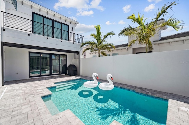 5917 Cat Claw Ln, Bradenton, FL 34210 - view of swimming pool featuring fence, a patio area, and a fenced in pool