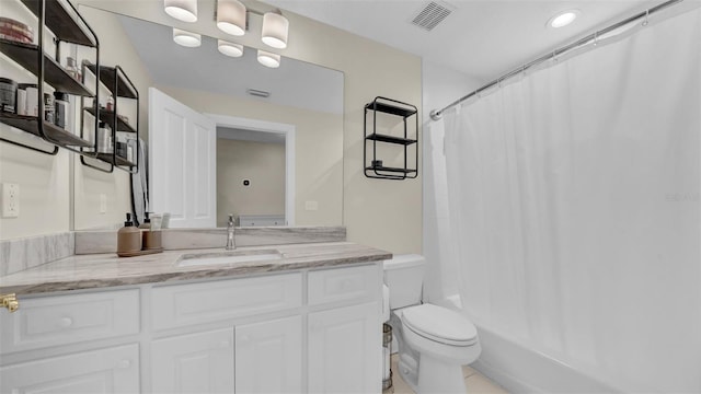 10101 Bryant Rd, Lithia, FL 33547 - full bathroom featuring vanity and shower / tub combo with curtain