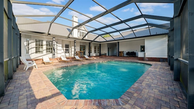 10101 Bryant Rd, Lithia, FL 33547 - swimming pool with a patio and glass enclosure