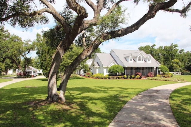 10101 Bryant Rd, Lithia, FL 33547 - view of front facade with a front yard