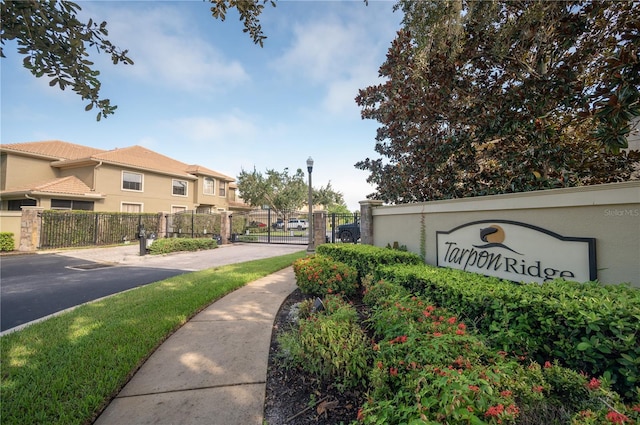 2527 Silverback Ct, Palm Harbor, FL 34684 - exterior space featuring a gate, a residential view, and fence