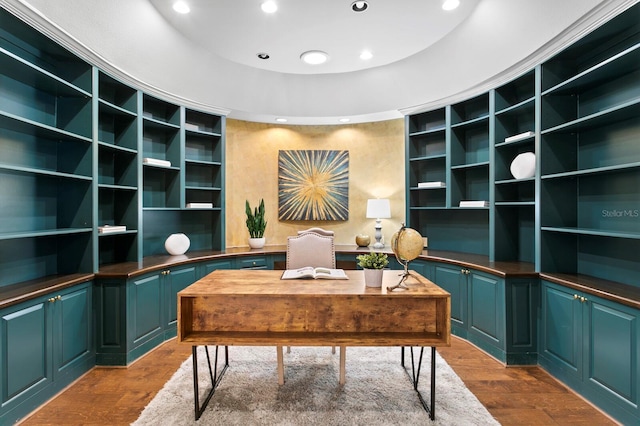 home office featuring recessed lighting, built in study area, and dark wood-style floors