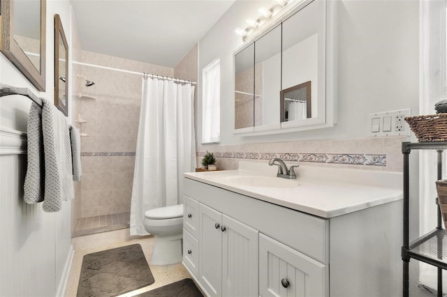4340 50th Ter S, Saint Petersburg, FL 33711 - full bathroom featuring toilet, tile walls, tiled shower, and vanity