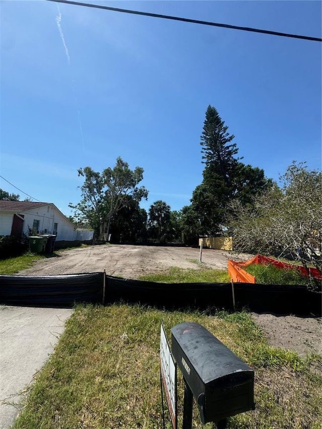 3310 W Rogers Ave, Tampa, FL 33611 - view of yard