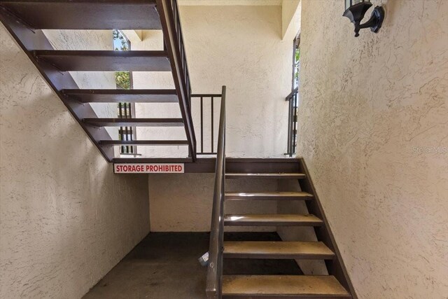 3600 Magnolia Ridge Cir Unit 1221-G, Palm Harbor, FL 34684 - stairs with concrete flooring