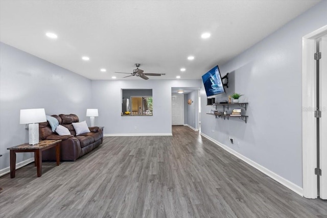 3600 Magnolia Ridge Cir Unit 1221-G, Palm Harbor, FL 34684 - living area featuring recessed lighting, ceiling fan, wood finished floors, and baseboards