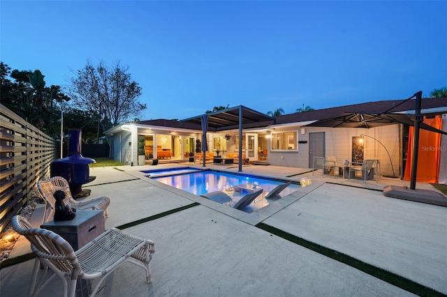 outdoor pool with fence, a ceiling fan, a patio area, and outdoor lounge area