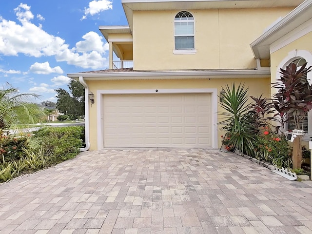 1312 Fishing Lake Dr, Odessa, FL 33556 - garage with decorative driveway