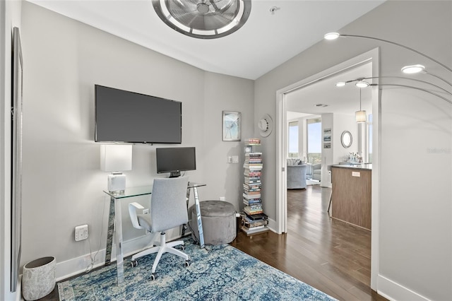 175 1st St S Unit 2603, Saint Petersburg, FL 33701 - home office with wood finished floors and baseboards