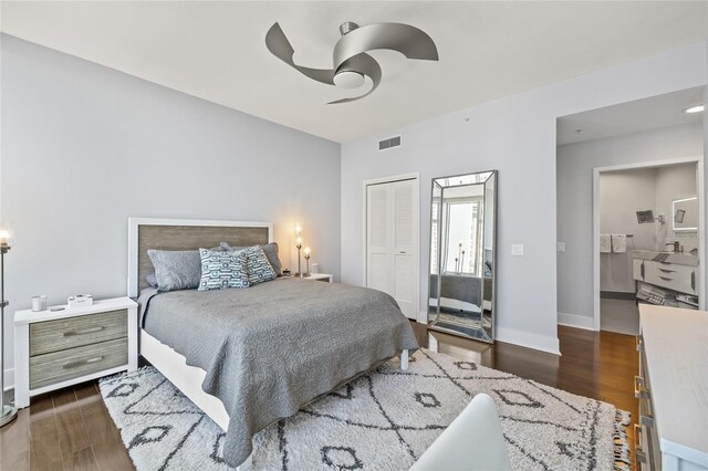 175 1st St S Unit 2603, Saint Petersburg, FL 33701 - bedroom featuring visible vents, baseboards, a closet, wood finished floors, and a ceiling fan