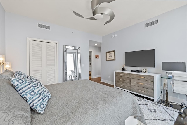 175 1st St S Unit 2603, Saint Petersburg, FL 33701 - bedroom featuring a closet, visible vents, a ceiling fan, and wood finished floors