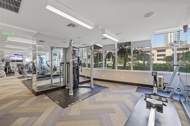 175 1st St S Unit 2603, Saint Petersburg, FL 33701 - exercise room featuring baseboards, visible vents, and carpet
