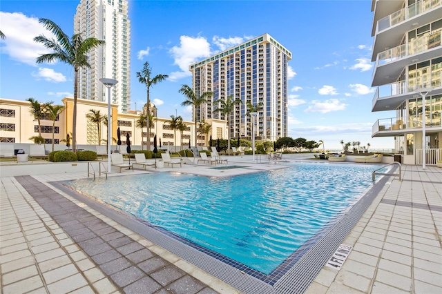 175 1st St S Unit 2603, Saint Petersburg, FL 33701 - pool with a patio area