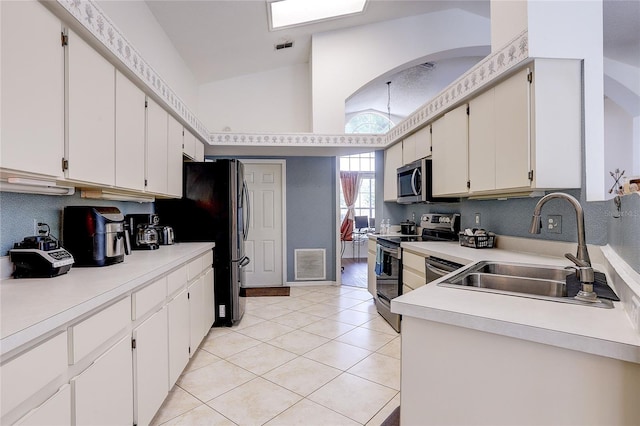 6410 Beaver Way, Tampa, FL 33625 - kitchen featuring visible vents, light countertops, tasteful backsplash, a sink, and stainless steel appliances