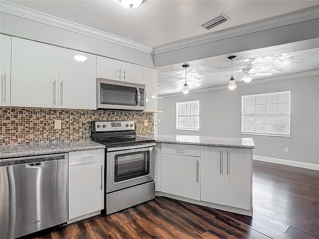 7280 Tarrytown Dr, Spring Hill, FL 34606 - kitchen featuring stainless steel appliances, crown molding, visible vents, a peninsula, and white cabinets
