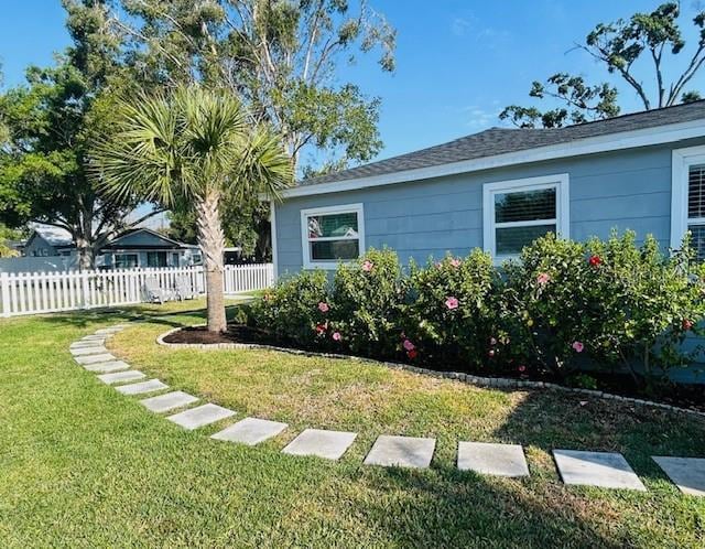 6401 30th Way N, Saint Petersburg, FL 33702 - view of yard with fence