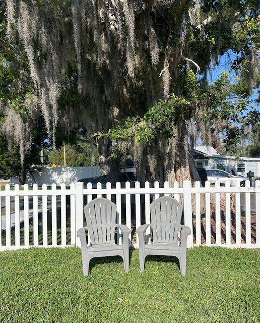 6401 30th Way N, Saint Petersburg, FL 33702 - view of yard with fence