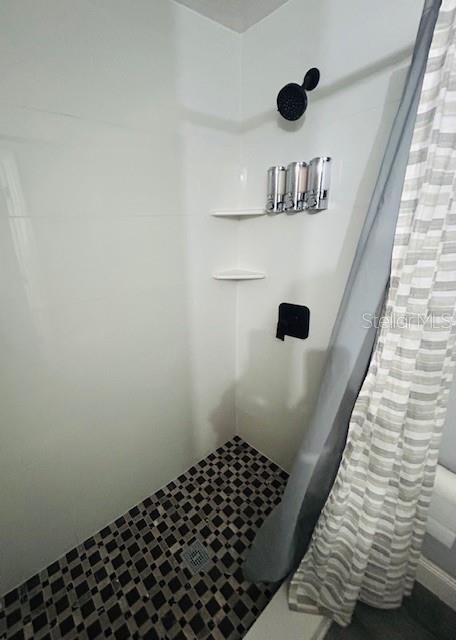 6401 30th Way N, Saint Petersburg, FL 33702 - bathroom with a shower with curtain