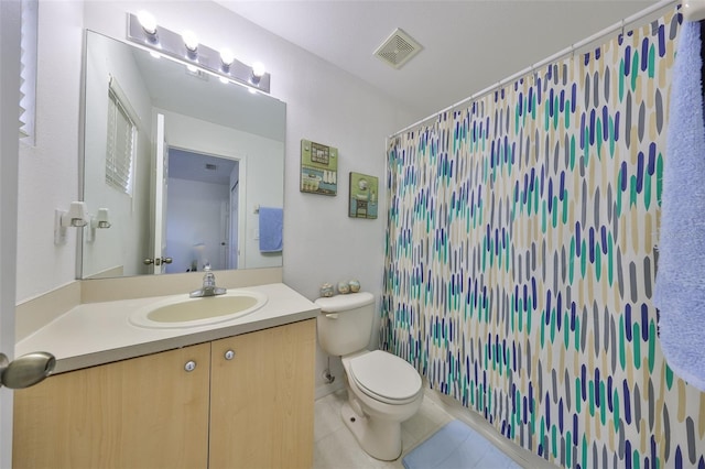 full bathroom featuring tile patterned floors, visible vents, toilet, vanity, and a shower with curtain