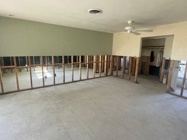 carpeted empty room with visible vents and ceiling fan