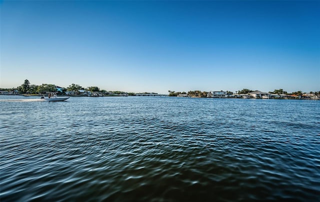 901 Eden Isle Dr NE, Saint Petersburg, FL 33704