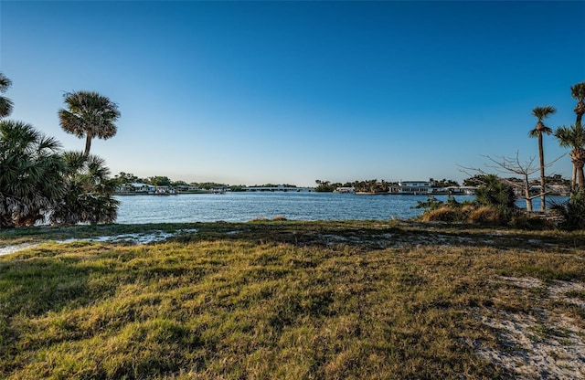 901 Eden Isle Dr NE, Saint Petersburg, FL 33704