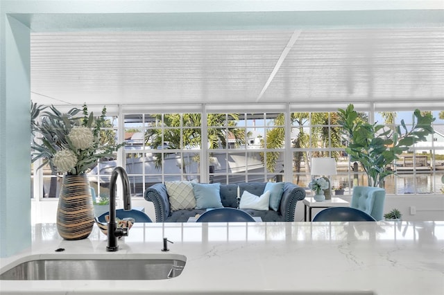 1015 Spindle Palm Way, Apollo Beach, FL 33572 - sunroom with a sink