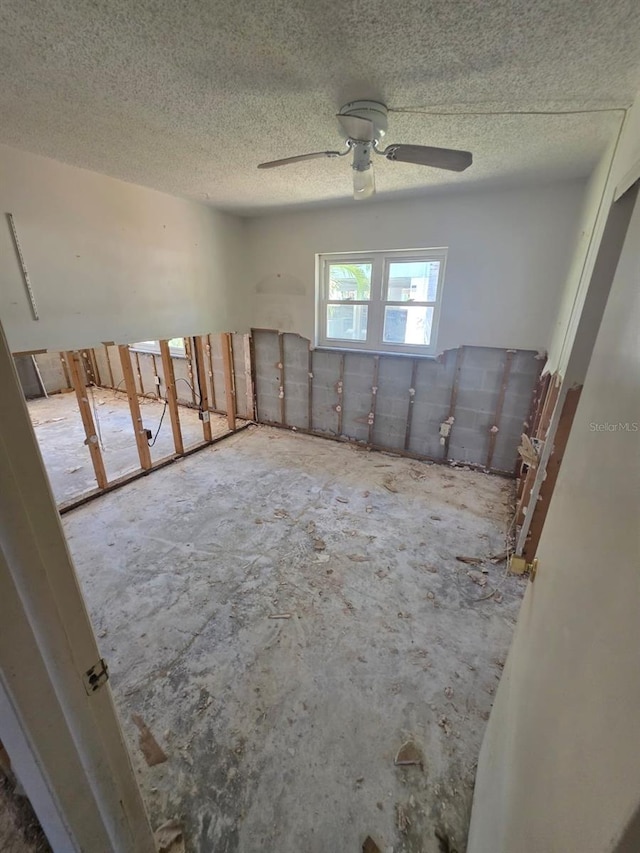 spare room featuring a textured ceiling and ceiling fan