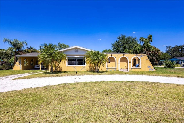 2002 SE Rhode Island St, Arcadia, FL 34266 - view of front of property featuring a front yard and stucco siding