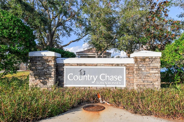 view of community / neighborhood sign