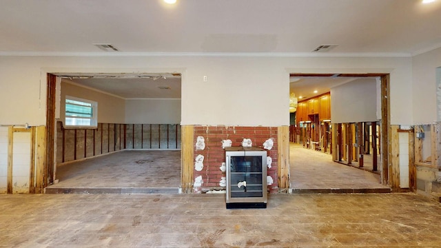 4511 Huntington St NE, Saint Petersburg, FL 33703 - corridor featuring ornamental molding