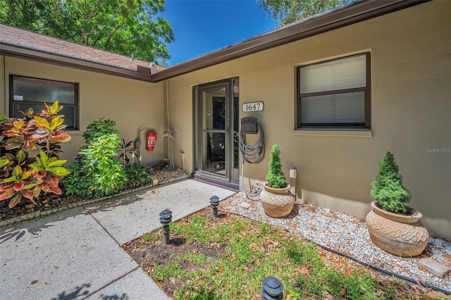 view of exterior entry with stucco siding