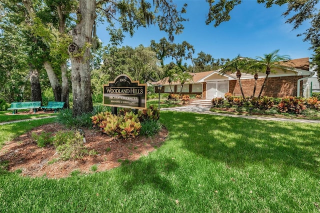 678 Greenglen Ln, Palm Harbor, FL 34684 - community / neighborhood sign featuring a yard