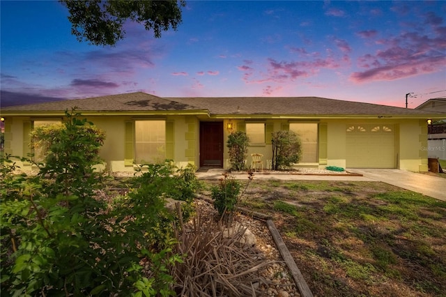 814 Seabreeze Dr, Ruskin, FL 33570 - ranch-style home with a garage, stucco siding, and driveway