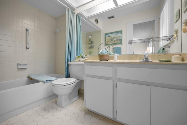 5115 S Jules Verne Ct, Tampa, FL 33611 - full bath with tile patterned flooring, shower / bath combination with curtain, toilet, vanity, and visible vents
