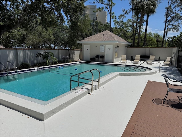 5115 S Jules Verne Ct, Tampa, FL 33611 - pool featuring a patio and fence