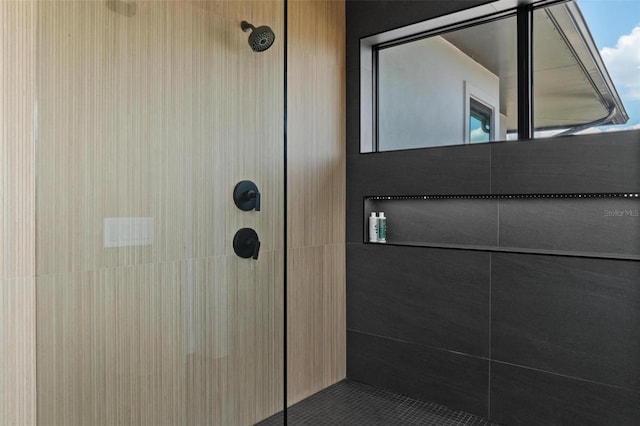 full bath featuring tiled shower