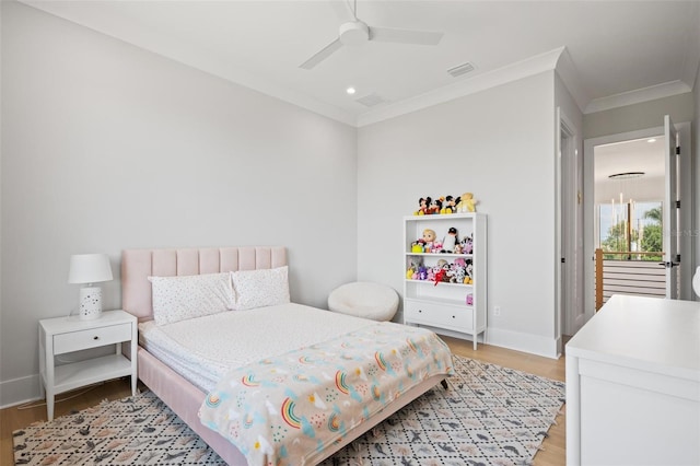 bedroom featuring a ceiling fan, crown molding, light wood finished floors, baseboards, and recessed lighting