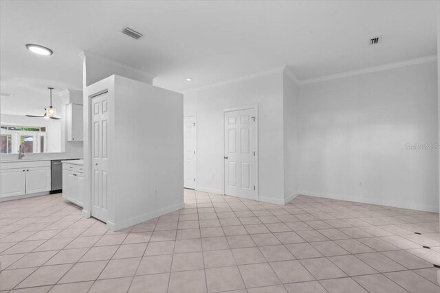 empty room with visible vents, ornamental molding, and a ceiling fan