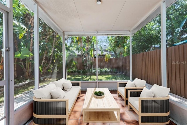 202 S Lincoln Ave, Tampa, FL 33609 - sunroom featuring an outdoor living space