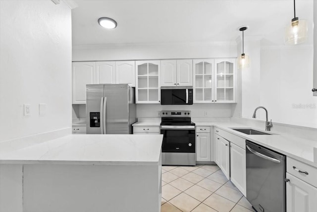 202 S Lincoln Ave, Tampa, FL 33609 - kitchen with stainless steel appliances, a peninsula, crown molding, and white cabinets